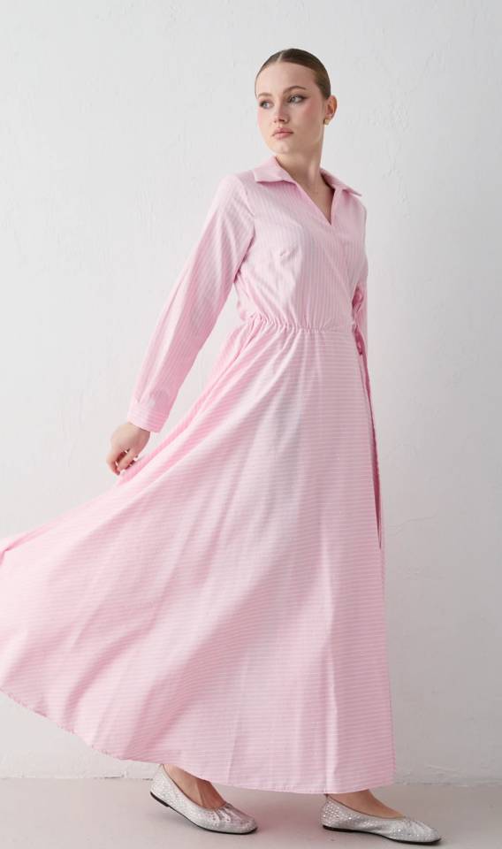 Pembe Yandan Bağlamalı Çizgili Parıltılı Uzun Elbise